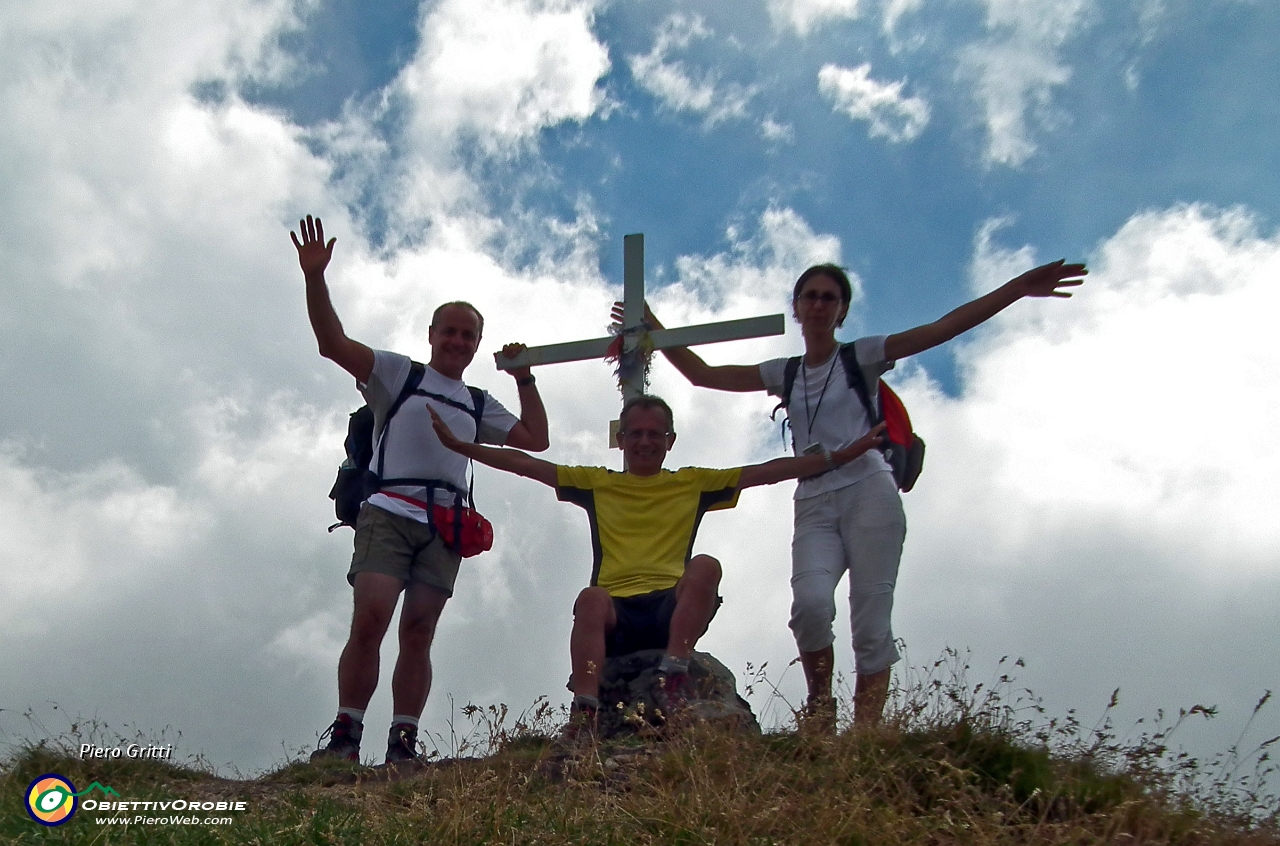 01 In vetta al Pizzo Farno (2506 m.).JPG